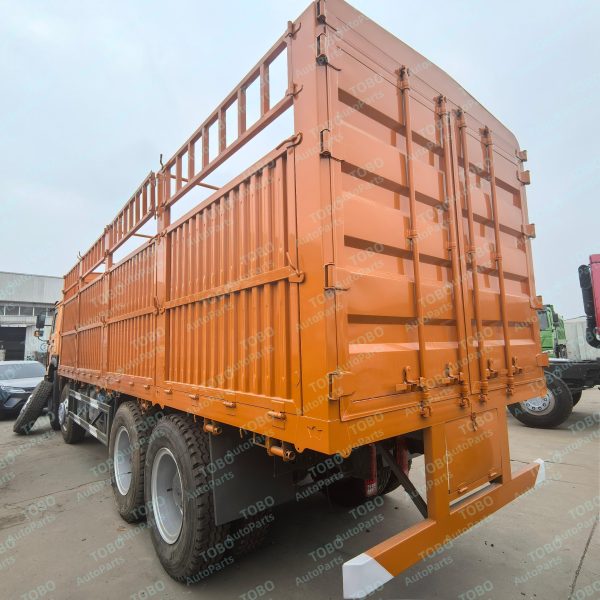 Renovation of HOWO 8X4 Garaged Van - 图片 4