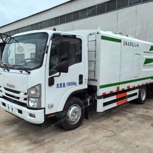 Isuzu chassis cleaning vehicle
