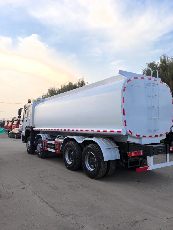 Renovation of HOWO 8X4 25000L Fuel Tanker - 图片 4