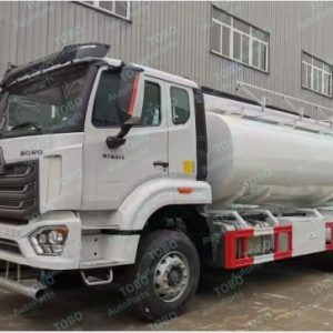 HOWO 4X2 Truck with a 20-cubic-meter oil tank