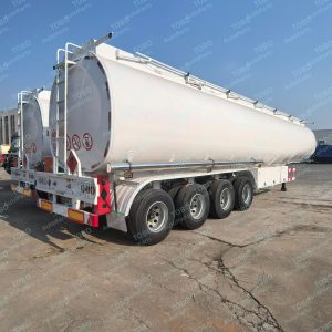 Oil tank semi-trailer (4-axle, front axle lift)
