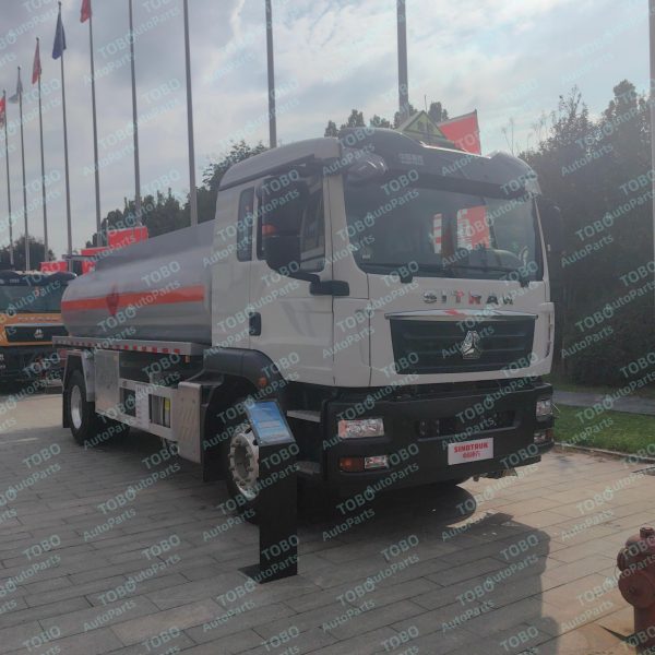 SITRAK 4x2 Oil Tanker Truck - 图片 3